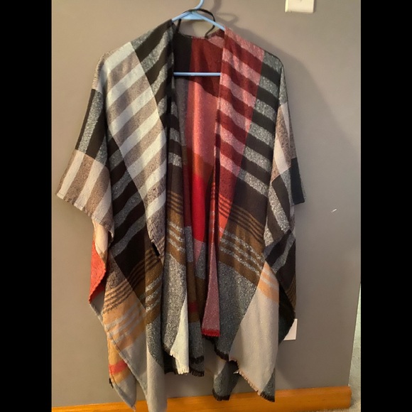 Francescas Poncho - Picture 7 of 8